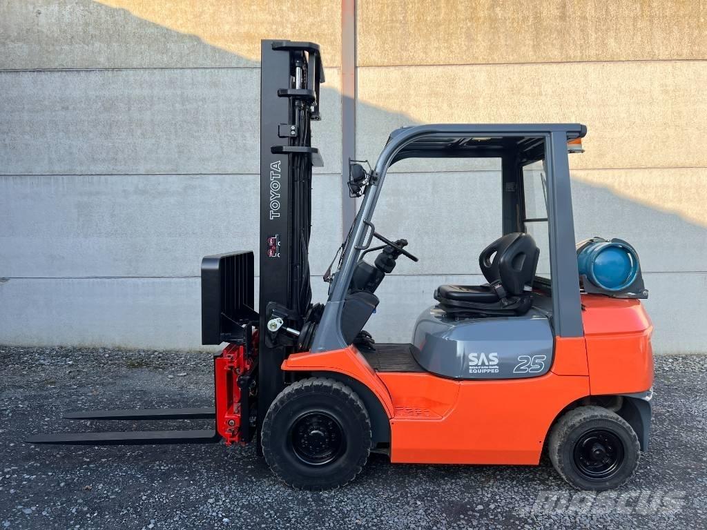 Toyota 42-7 FGF 25 Περονοφόρα ανυψωτικά κλαρκ με φυσικό αέριο LPG
