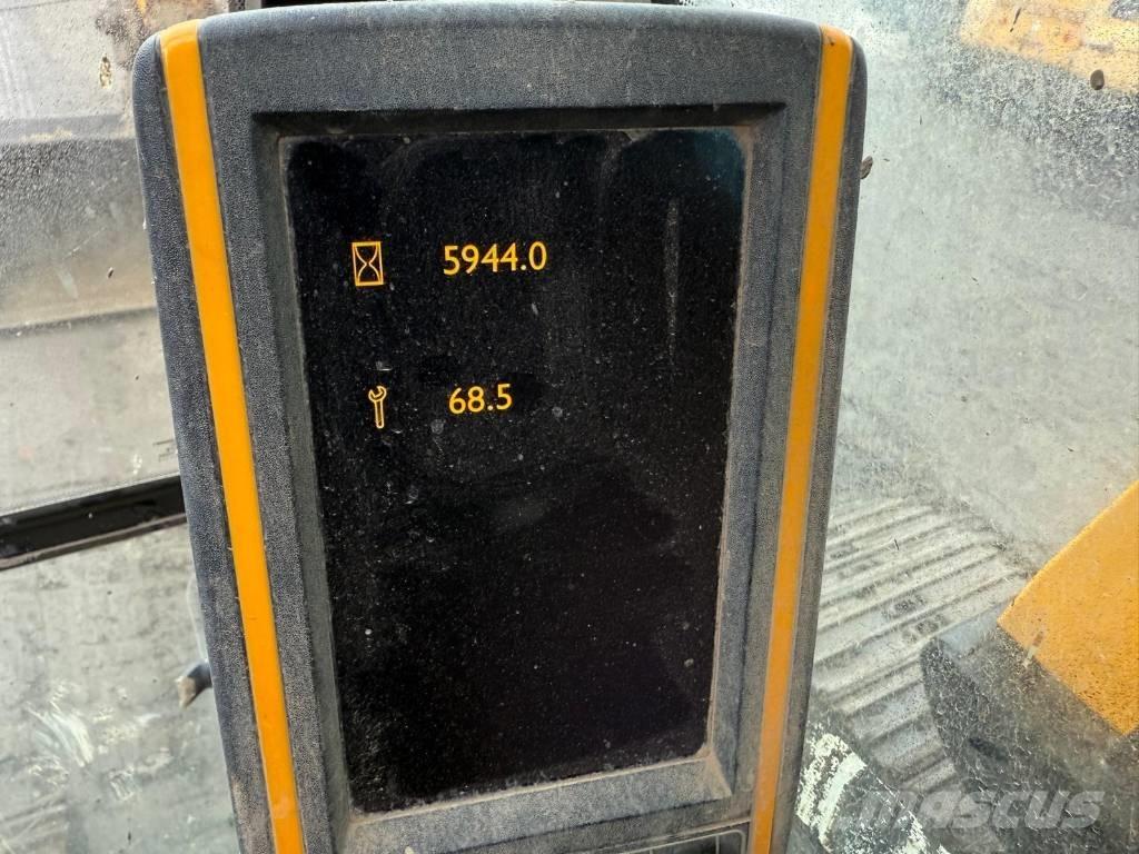 JCB JS 130 LC Εκσκαφείς με ερπύστριες