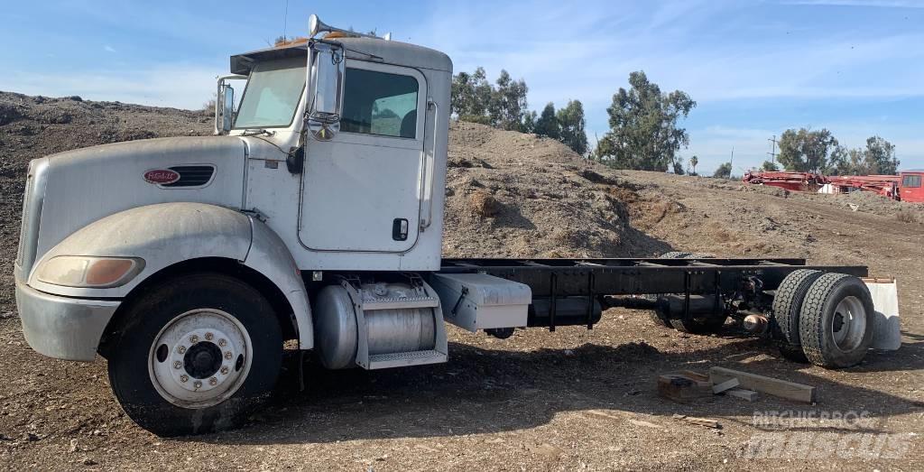 Peterbilt 335 Φορτηγά Ανατροπή