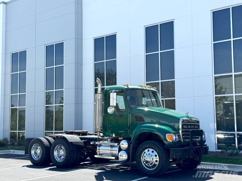 Mack Granite CV713 Τράκτορες