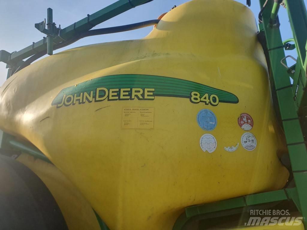 John Deere 840 Ρυμουλκούμενα ψεκαστικά