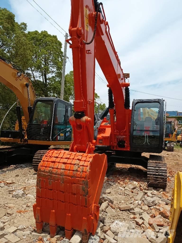 Hitachi ZX 135 Εκσκαφείς με ερπύστριες