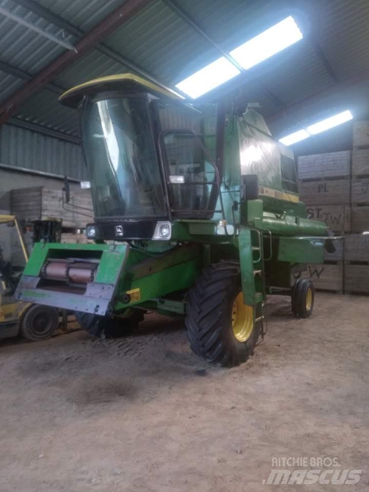 John Deere 1065 Θεριζοαλωνιστικές μηχανές