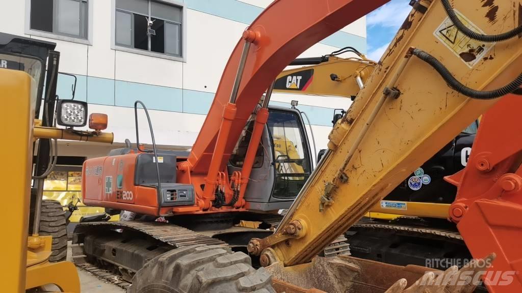 Hitachi EX 200-5 Εκσκαφείς με ερπύστριες
