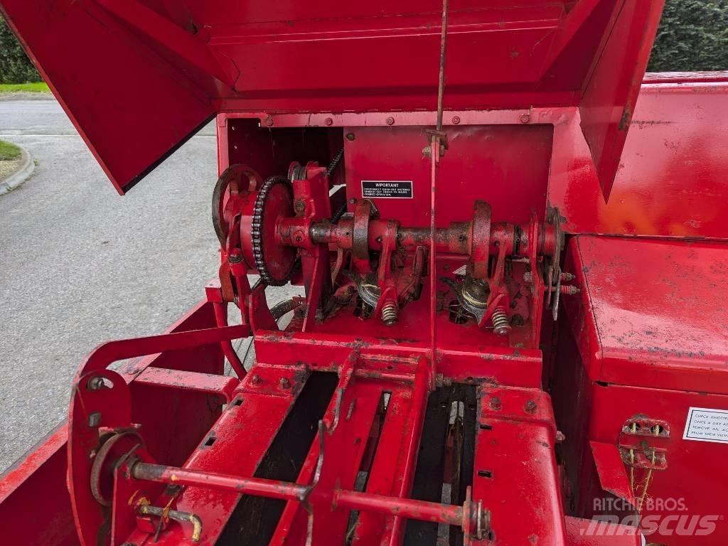 Massey Ferguson 124 Πρέσες τετράγωνων δεμάτων