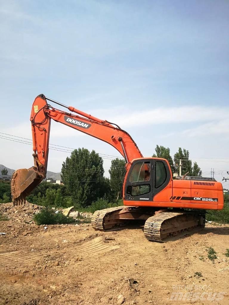 Doosan DX 225 Εκσκαφείς με ερπύστριες