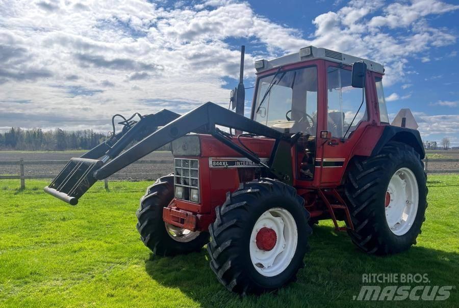Case IH 844 XL Τρακτέρ