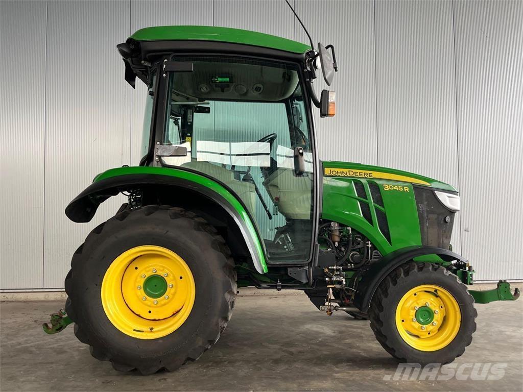 John Deere 3045 R Τρακτέρ