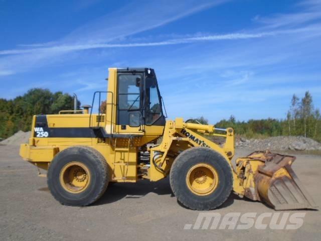 Komatsu WA 250 Φορτωτές με λάστιχα (Τροχοφόροι)