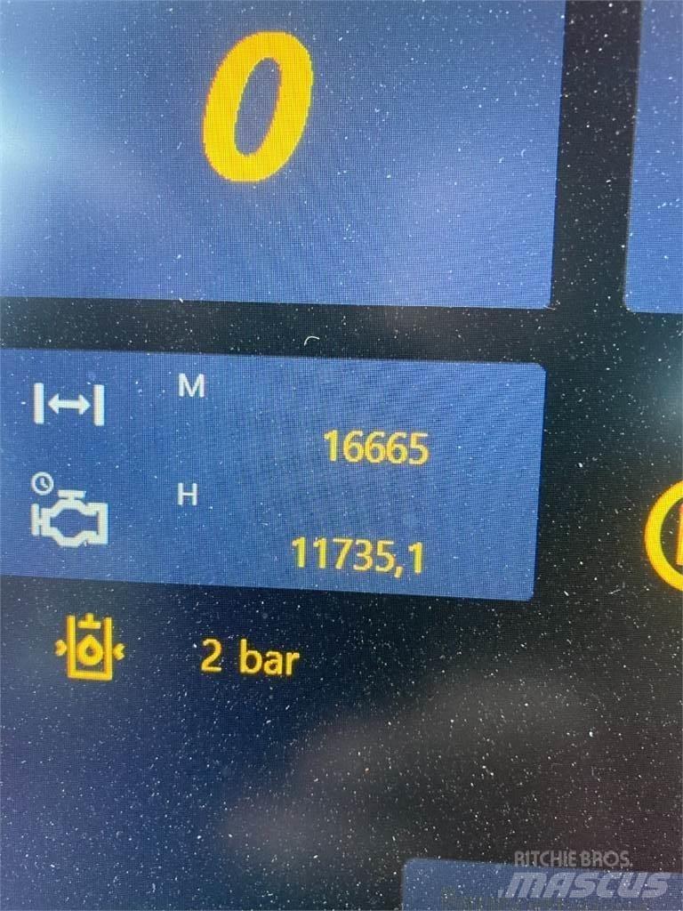 Komatsu 951 Θεριζοαλωνιστικές μηχανές