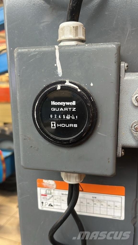 SkyJack SJ 16 Ανυψωτήρες ψαλιδωτής άρθρωσης