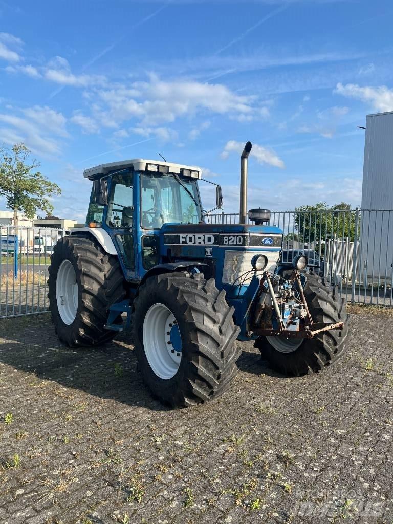 Ford 8210 III Τρακτέρ