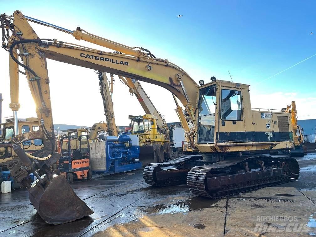 CAT 225 Εκσκαφείς με ερπύστριες