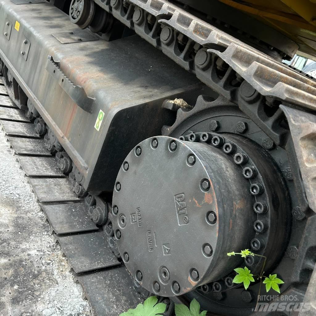 CAT 330D2 Εκσκαφείς με ερπύστριες