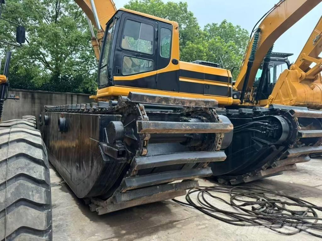 CAT 320 B Αμφίβιοι εκσκαφείς
