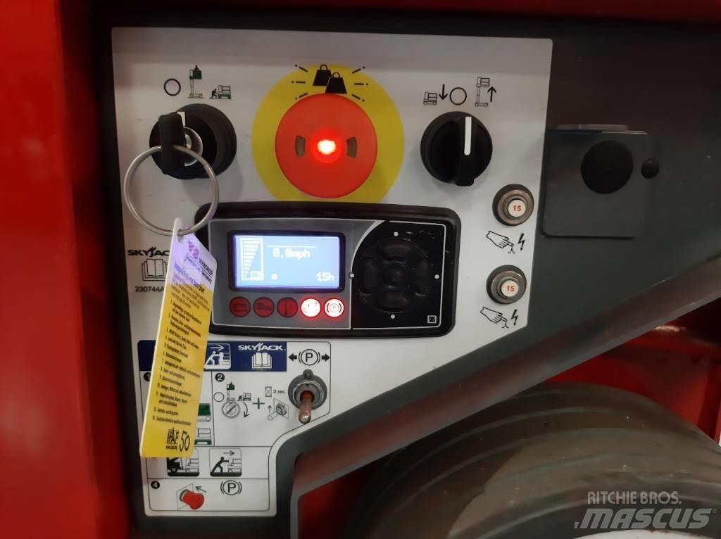 SkyJack SJ12 E Ανυψωτήρες με κατακόρυφους πυλώνες
