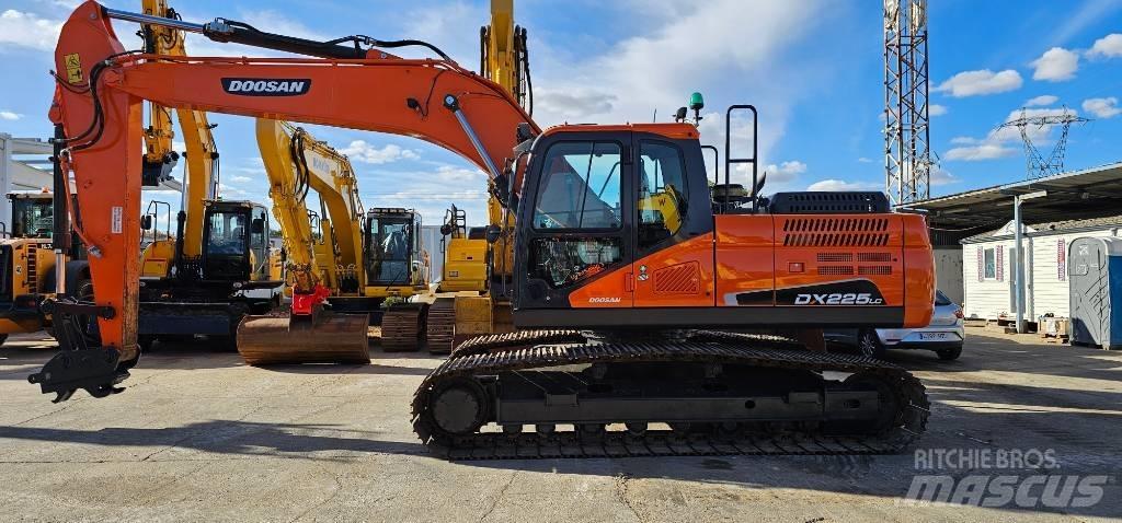 Doosan DX 225 Εκσκαφείς με ερπύστριες