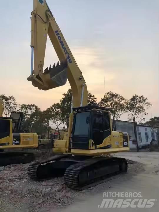 Komatsu PC200-8 Εκσκαφείς με ερπύστριες