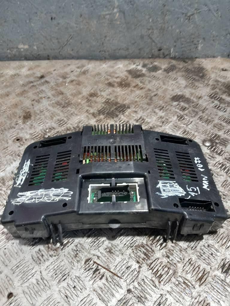 MAN TGA 81272026158 Καμπίνες και εσωτερικό