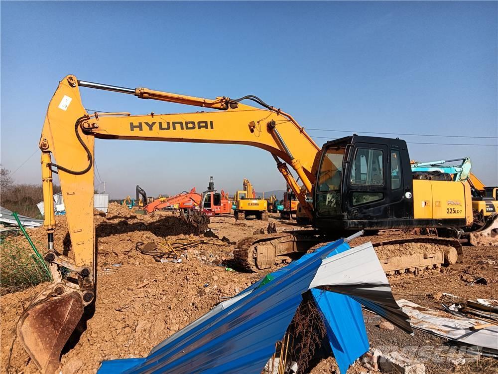 Hyundai R225LC-7 Εκσκαφείς με ερπύστριες