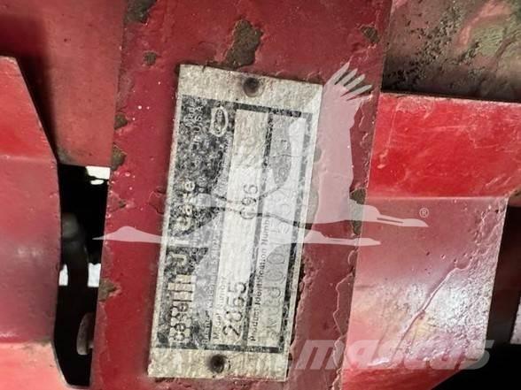 Case IH 2055 Θεριζοαλωνιστικές μηχανές