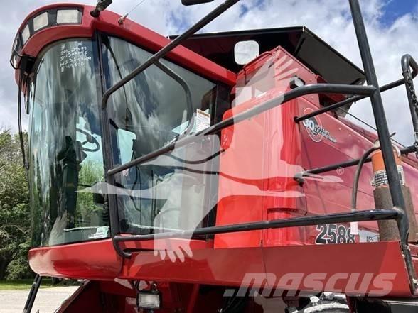 Case IH 2588 Θεριζοαλωνιστικές μηχανές