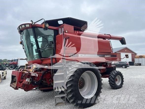 Case IH 2588 Θεριζοαλωνιστικές μηχανές
