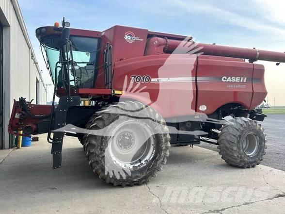 Case IH 7010 Θεριζοαλωνιστικές μηχανές