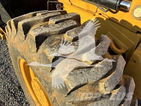 CAT 415F2 Εκσκαφείς Φορτωτές τύπου JCB