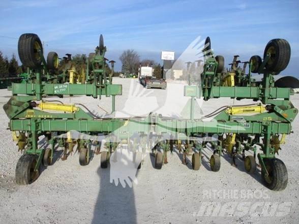 John Deere 85 Καλλιεργητικές μηχανές κατά γραμμές