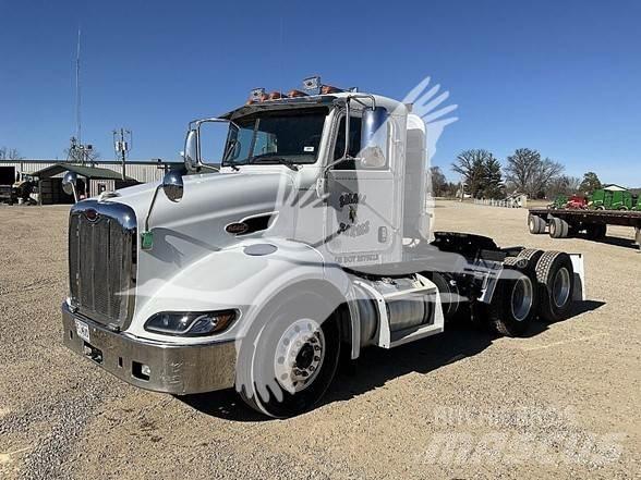 Peterbilt 384 Τράκτορες