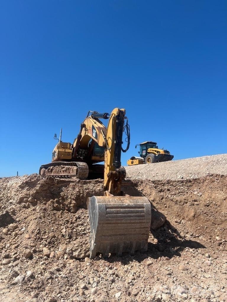 CAT 330 D L ME Εκσκαφείς με ερπύστριες