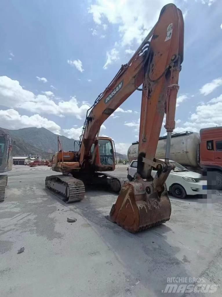 Doosan DX 225 Εκσκαφείς με ερπύστριες