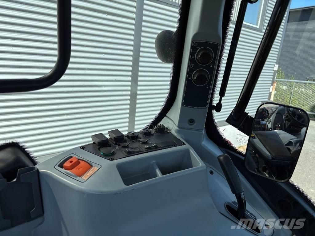 Valtra T 215 Versu Τρακτέρ