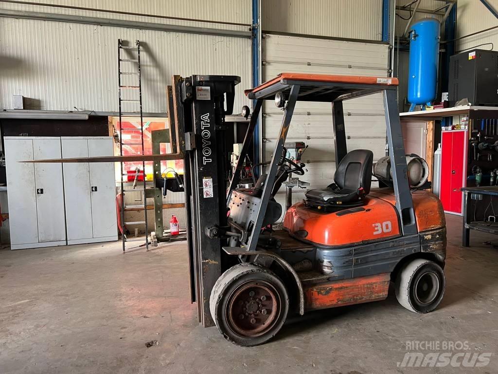 Toyota 02-6 FG F 30 Περονοφόρα ανυψωτικά κλαρκ με φυσικό αέριο LPG