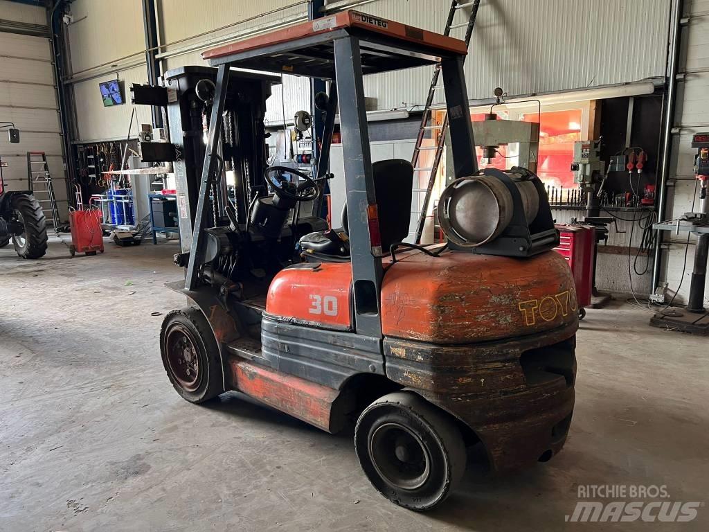 Toyota 02-6 FG F 30 Περονοφόρα ανυψωτικά κλαρκ με φυσικό αέριο LPG