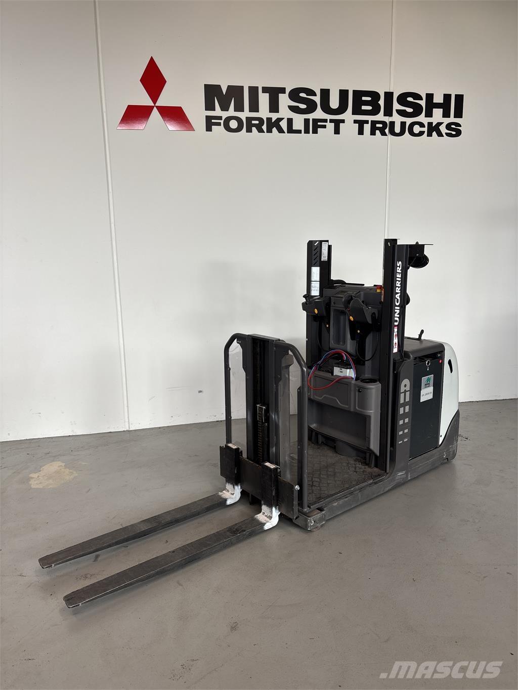 UniCarriers EPL100 Περονοφόρο ανυψωτικό συλλογής παραγγελιών μικρού ύψους