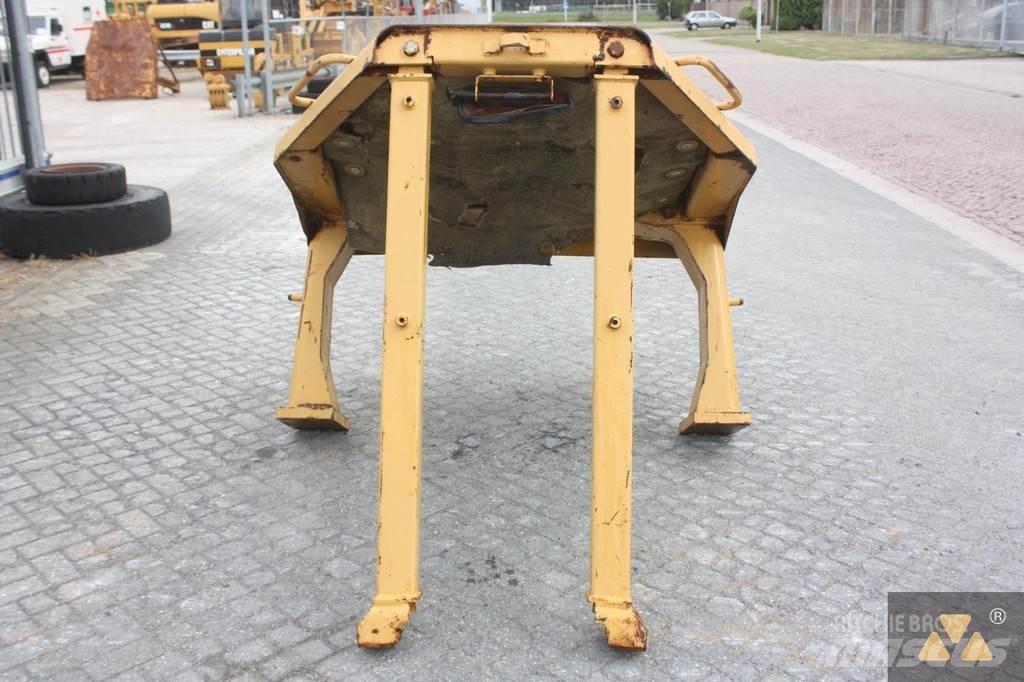 CAT D8N O-rops cab Καμπίνες και εσωτερικό