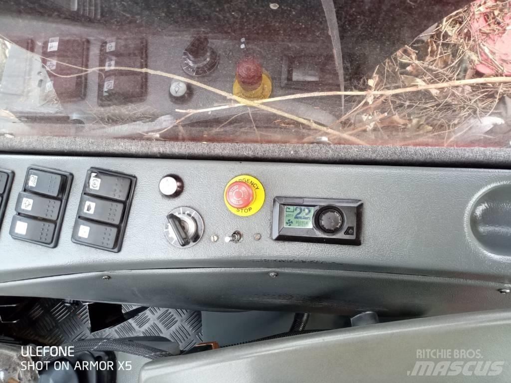 Komatsu 911 Θεριζοαλωνιστικές μηχανές