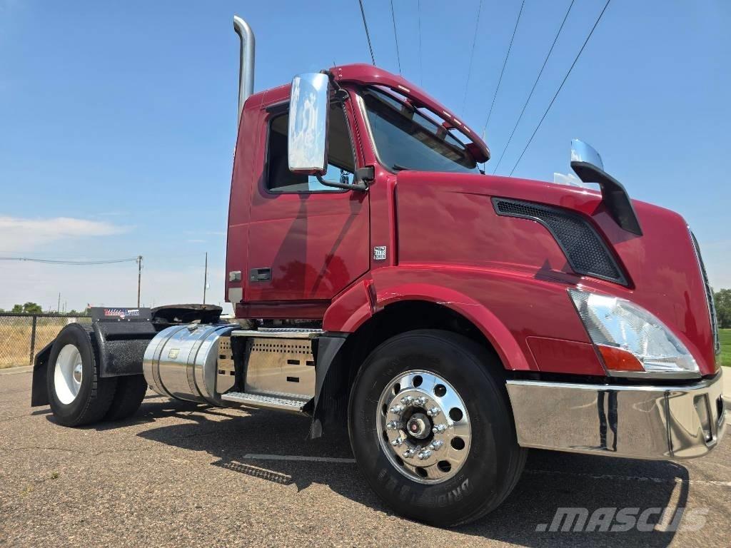 Volvo VNL 42 T300 Τράκτορες