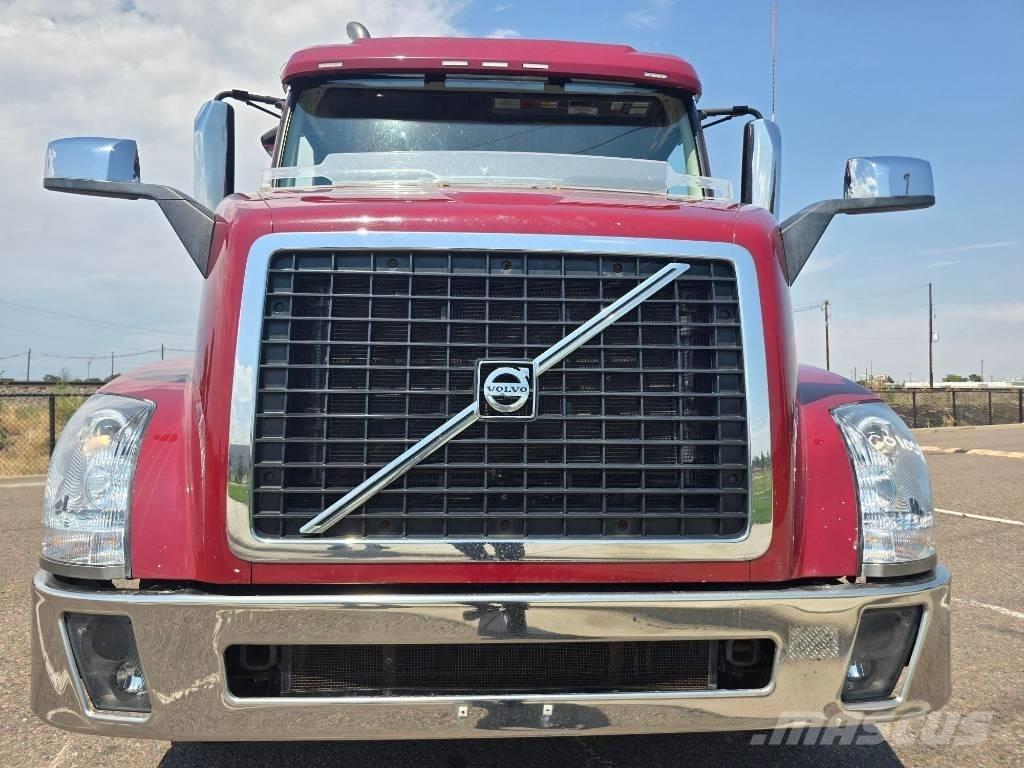 Volvo VNL 42 T300 Τράκτορες