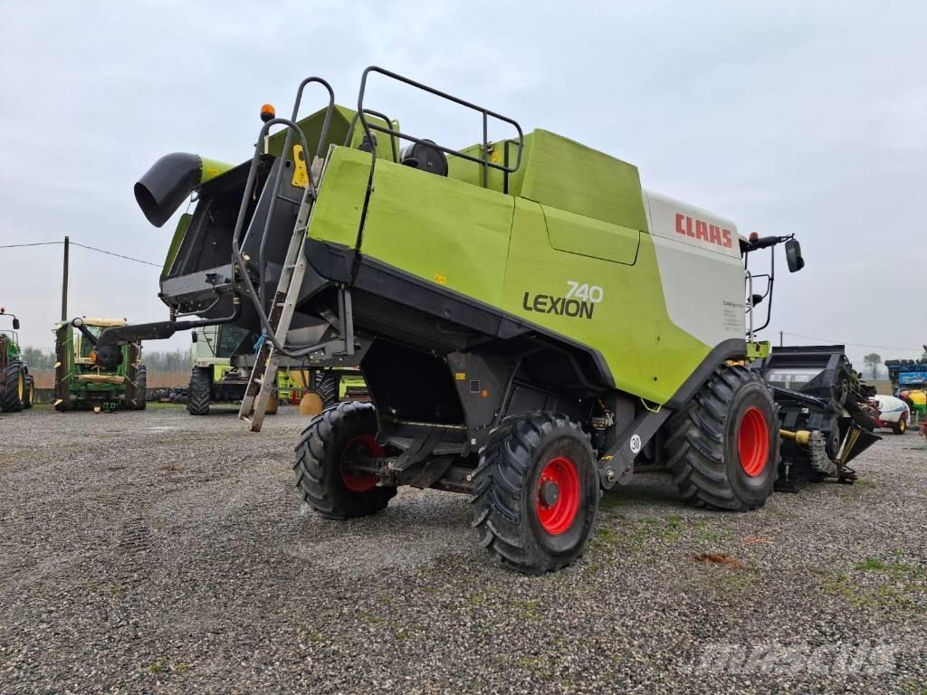 CLAAS Lexion 740 Θεριζοαλωνιστικές μηχανές