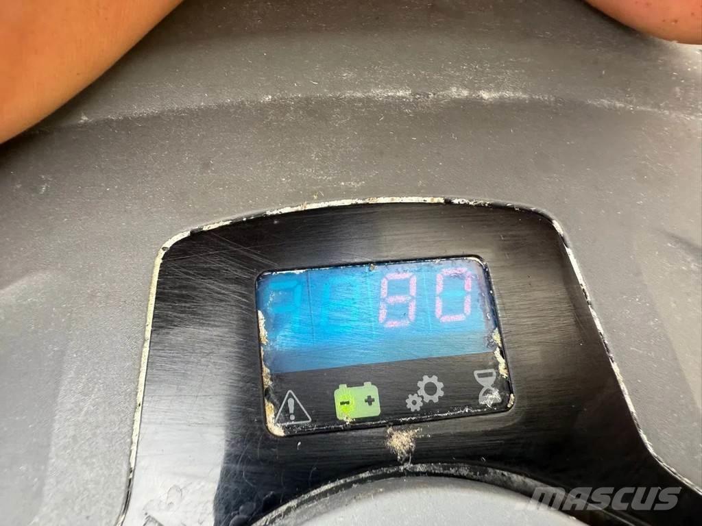 Toyota SWE200D Παλετοφόρα πεζού χειριστή με ιστό