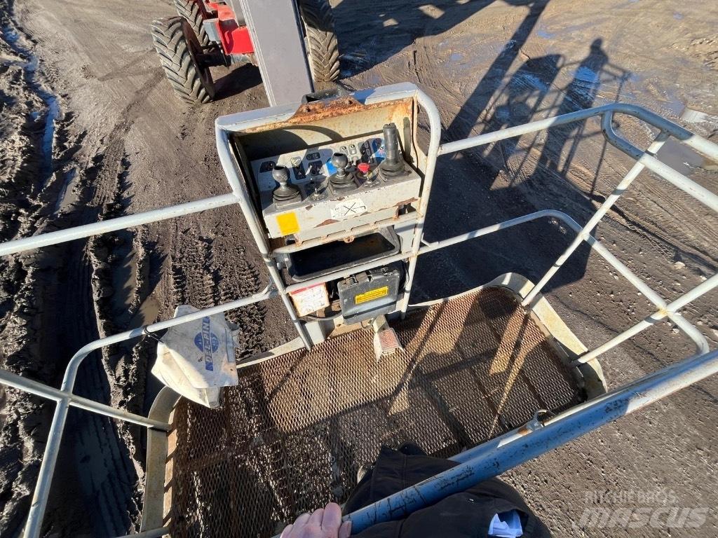 Manitou 200 ATJ Ανυψωτήρες με αρθρωτό βραχίονα