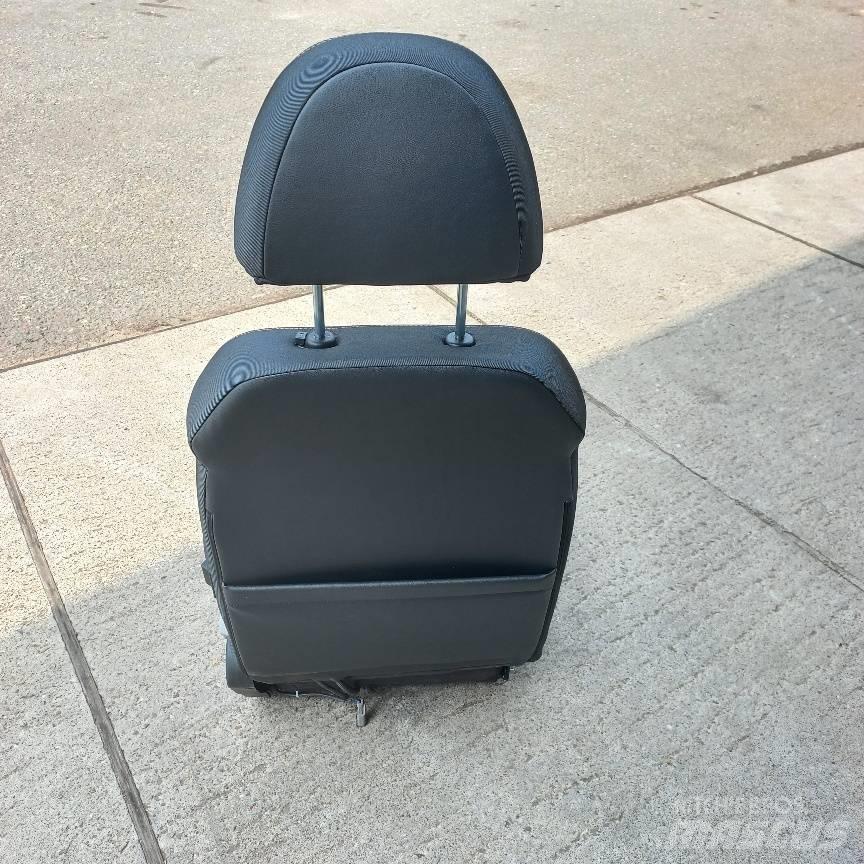 CASE CX210E stoel Καμπίνες και εσωτερικό