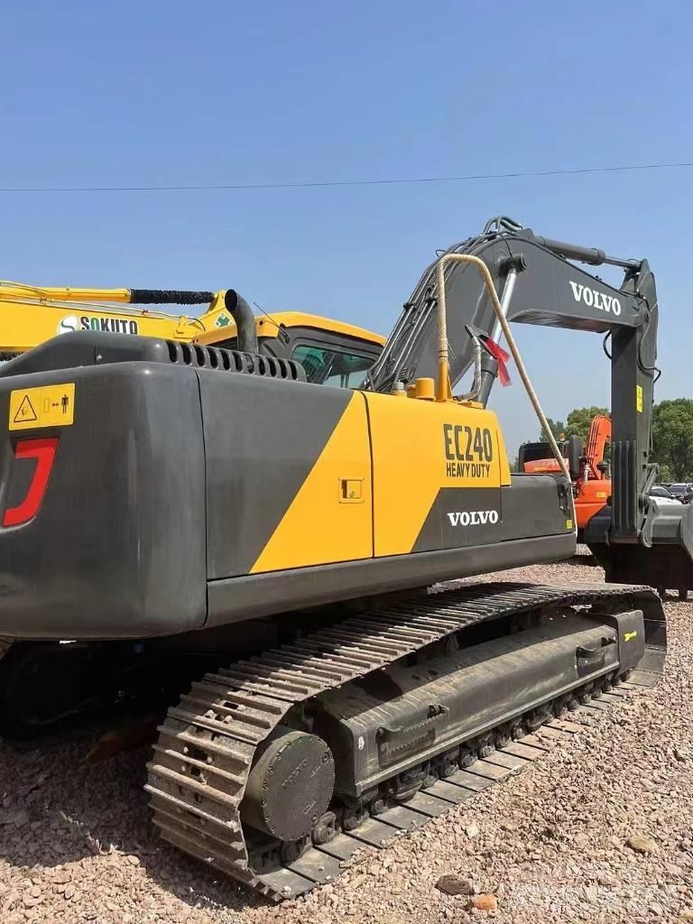 Volvo EC 240 Εκσκαφείς με ερπύστριες