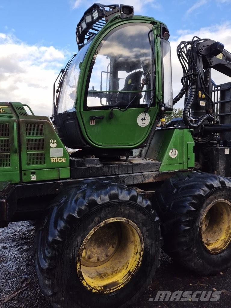 John Deere 1110 E Μεταφορείς ξυλείας