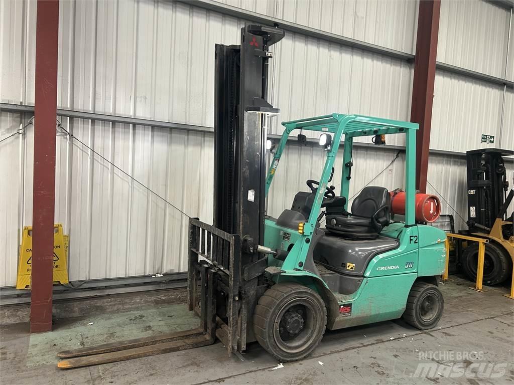 Mitsubishi FG30NT Περονοφόρα ανυψωτικά κλαρκ με φυσικό αέριο LPG