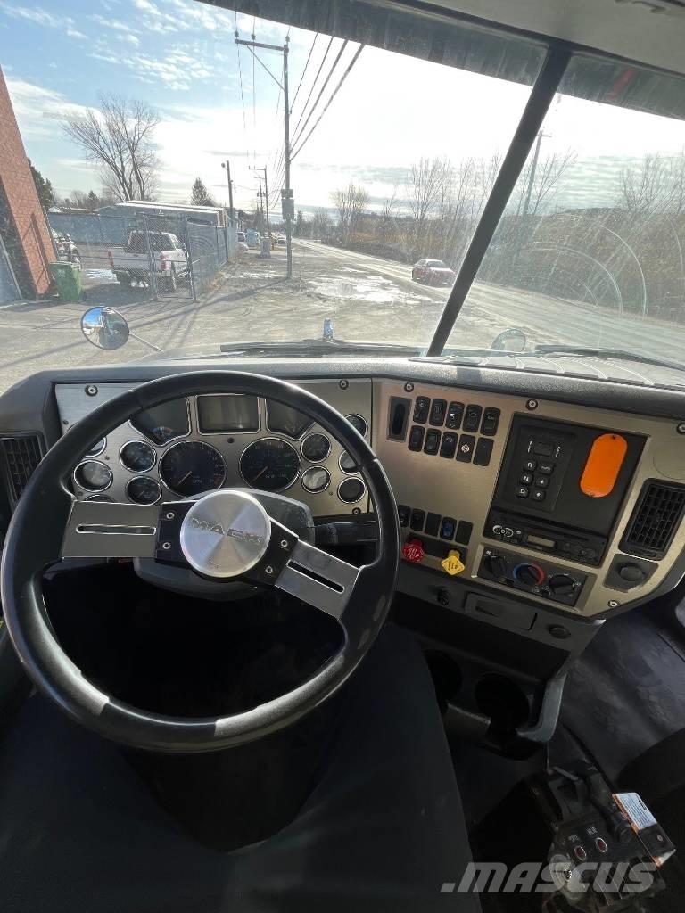 Mack GU813 Φορτηγά Ανατροπή