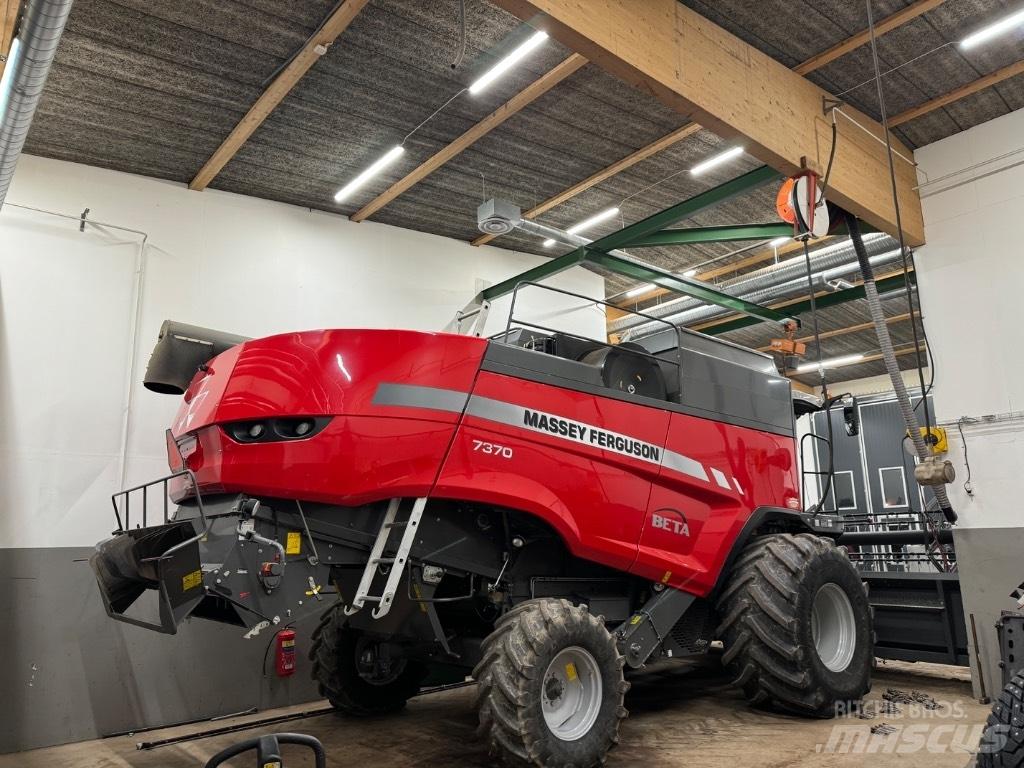 Massey Ferguson 7370 Θεριζοαλωνιστικές μηχανές